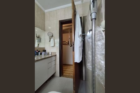 Casa para alugar com 440m², 5 quartos e 4 vagasBanheiro 1