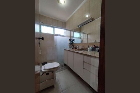 Casa para alugar com 440m², 5 quartos e 4 vagasBanheiro 1