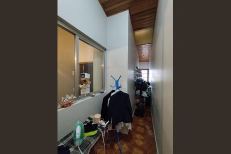 Casa para alugar com 440m², 5 quartos e 4 vagasCorredor de serviço