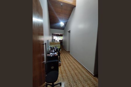 Casa para alugar com 440m², 5 quartos e 4 vagasCorredor de cima