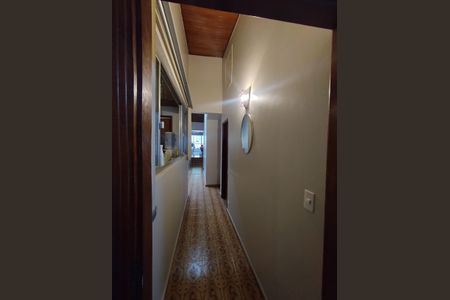 Casa para alugar com 440m², 5 quartos e 4 vagasCorredor dos Quartos