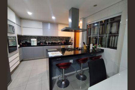 Casa para alugar com 440m², 5 quartos e 4 vagasCozinha