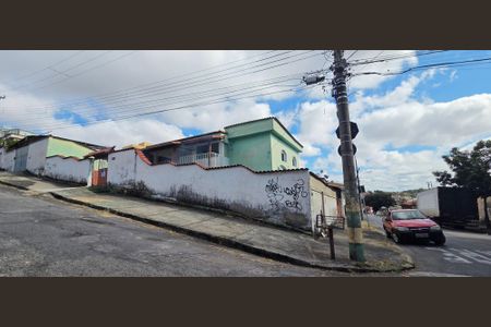 Casa para alugar com 405m², 3 quartos e 5 vagasFachada