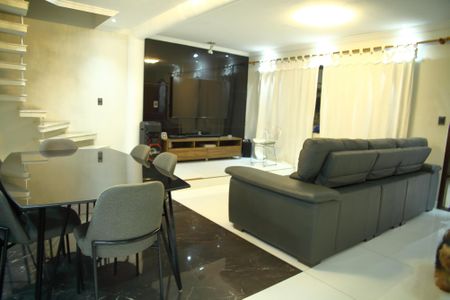 Casa à venda com 270m², 4 quartos e 3 vagasSala