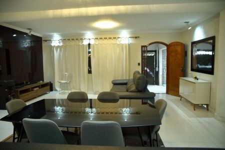 Casa à venda com 270m², 4 quartos e 3 vagasSala