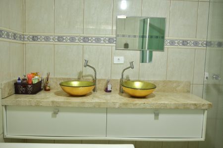 Casa à venda com 270m², 4 quartos e 3 vagasBanheiro da Suíte