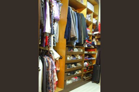 Casa à venda com 270m², 4 quartos e 3 vagasCloset Suíte Banheiro da Suíte