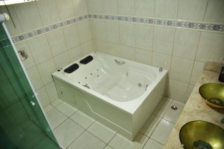 Casa à venda com 270m², 4 quartos e 3 vagasBanheiro da Suíte