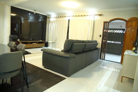 Casa à venda com 270m², 4 quartos e 3 vagasSala