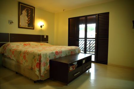 Casa à venda com 270m², 4 quartos e 3 vagasSuíte