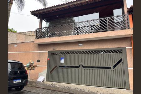 Casa à venda com 270m², 4 quartos e 3 vagasFachada