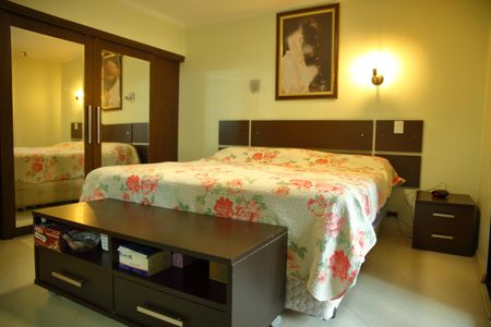 Casa à venda com 270m², 4 quartos e 3 vagasSuíte