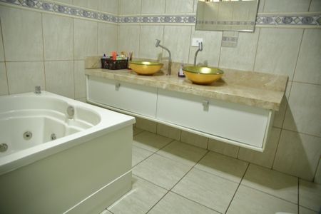 Casa à venda com 270m², 4 quartos e 3 vagasBanheiro da Suíte