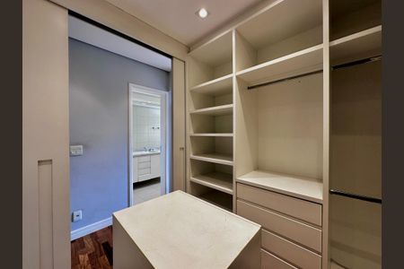 Apartamento à venda com 175m², 4 quartos e 3 vagasCloset Suíte 1