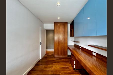 Apartamento à venda com 175m², 4 quartos e 3 vagasQuarto 4