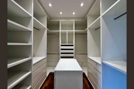 Apartamento à venda com 175m², 4 quartos e 3 vagasCloset Suíte 1