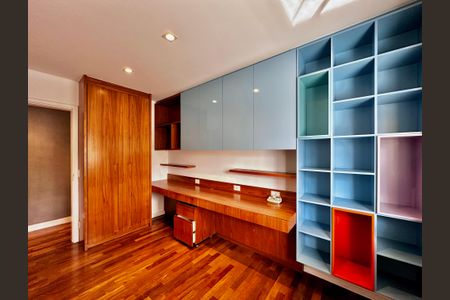 Apartamento à venda com 175m², 4 quartos e 3 vagasQuarto 4