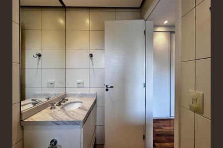 Apartamento à venda com 175m², 4 quartos e 3 vagasBanheiro Suíte 2