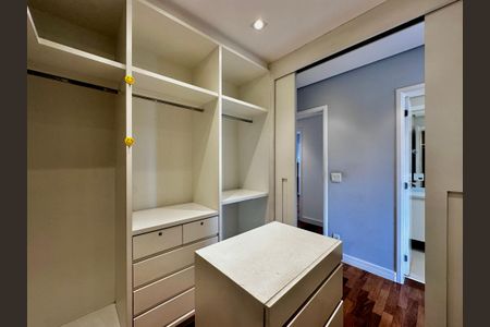 Apartamento à venda com 175m², 4 quartos e 3 vagasCloset Suíte 1