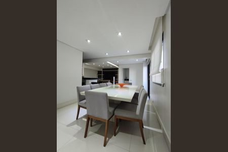 Apartamento à venda com 370m², 4 quartos e 4 vagas Apartamento à venda com 370m², 4 quartos e 4 vagasSala de Jantar