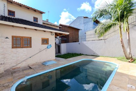 Casa à venda com 196m², 3 quartos e 2 vagasQuintal