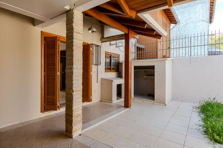 Casa à venda com 196m², 3 quartos e 2 vagasQuintal