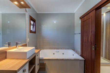 Casa à venda com 196m², 3 quartos e 2 vagasBanheiro da Suíte