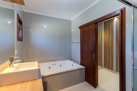 Casa à venda com 196m², 3 quartos e 2 vagasBanheiro da Suíte