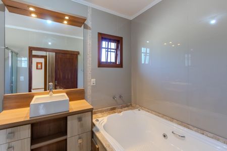 Casa à venda com 196m², 3 quartos e 2 vagasBanheiro da Suíte