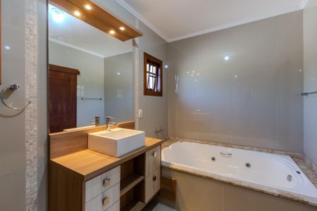 Casa à venda com 196m², 3 quartos e 2 vagasBanheiro da Suíte