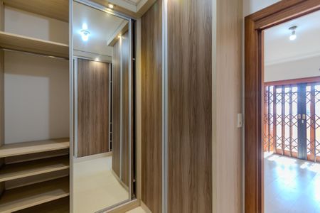 Casa à venda com 196m², 3 quartos e 2 vagasCloset da suíte