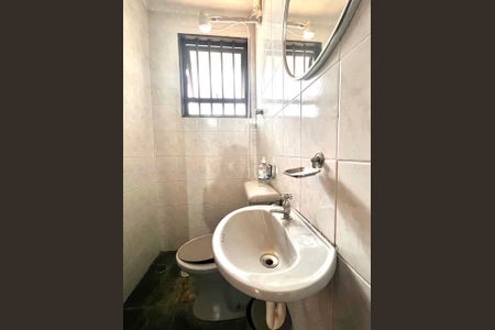 Casa à venda com 264m², 4 quartos e 4 vagas Casa à venda com 264m², 4 quartos e 4 vagasBanheiro de Serviço