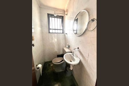 Casa à venda com 264m², 4 quartos e 4 vagas Casa à venda com 264m², 4 quartos e 4 vagasBanheiro de Serviço