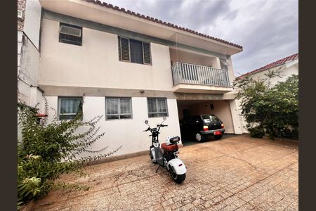 Casa à venda com 264m², 4 quartos e 4 vagas Casa à venda com 264m², 4 quartos e 4 vagasFachada da Casa