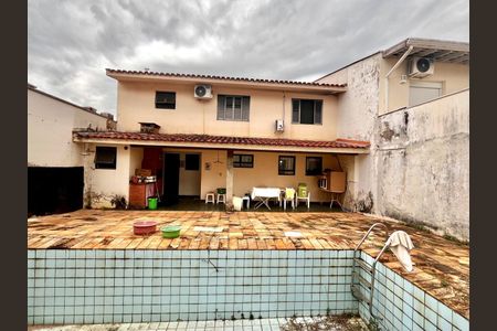 Casa à venda com 264m², 4 quartos e 4 vagas Casa à venda com 264m², 4 quartos e 4 vagasQuintal