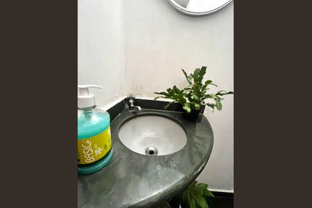 Casa à venda com 264m², 4 quartos e 4 vagas Casa à venda com 264m², 4 quartos e 4 vagasLavabo