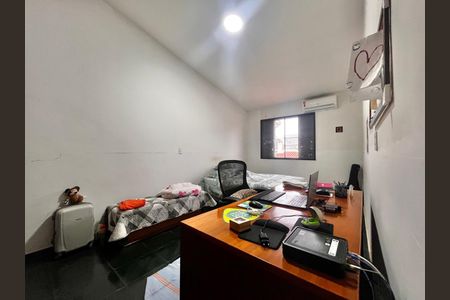 Casa à venda com 264m², 4 quartos e 4 vagas Casa à venda com 264m², 4 quartos e 4 vagasQuarto 1