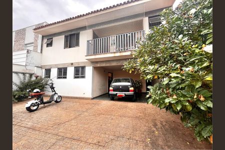 Casa à venda com 264m², 4 quartos e 4 vagas Casa à venda com 264m², 4 quartos e 4 vagasFachada da Casa