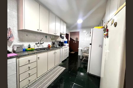 Casa à venda com 264m², 4 quartos e 4 vagas Casa à venda com 264m², 4 quartos e 4 vagasCozinha