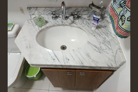 Apartamento à venda com 77m², 2 quartos e 1 vaga Apartamento à venda com 77m², 2 quartos e 1 vagaBanheiro Social