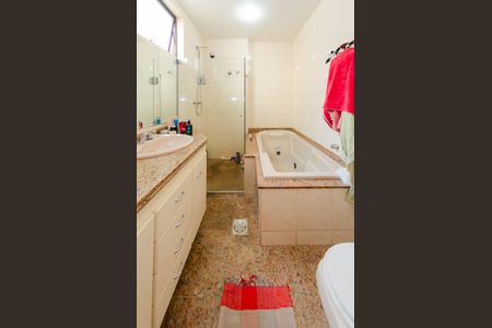 Apartamento à venda com 213m², 3 quartos e 4 vagasBanheiro Suíte