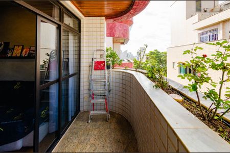 Apartamento à venda com 213m², 3 quartos e 4 vagasVaranda