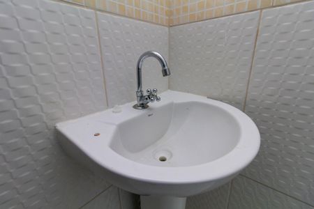 Casa à venda com 72m², 2 quartos e 1 vaga Casa à venda com 72m², 2 quartos e 1 vagaBanheiro da Suíte 1