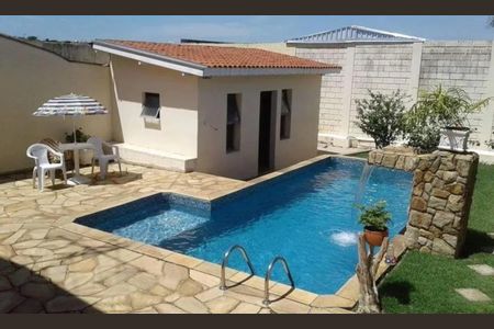 Casa à venda com 115m², 2 quartos e 3 vagasFoto 01