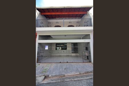 Casa à venda com 210m², 3 quartos e 2 vagasFachada