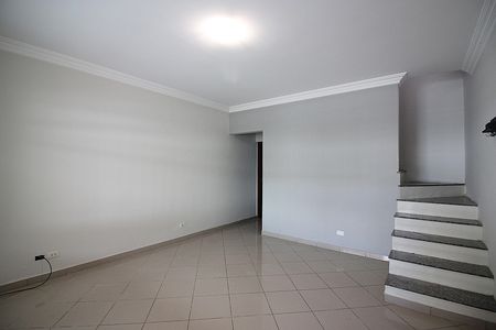 Casa à venda com 210m², 3 quartos e 2 vagasSala