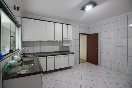 Casa à venda com 210m², 3 quartos e 2 vagasCozinha