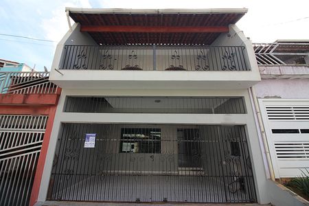 Casa à venda com 210m², 3 quartos e 2 vagasFachada