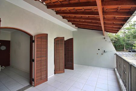 Casa à venda com 210m², 3 quartos e 2 vagasQuarto 1 Sacada