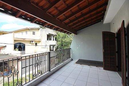Casa à venda com 210m², 3 quartos e 2 vagasQuarto 1 Sacada